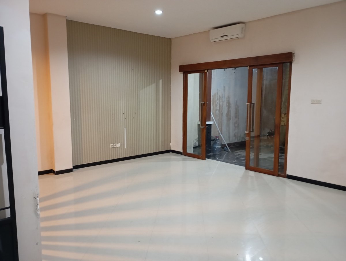 Rumah Bagus 2 Lantai Strategis Siap Pakai Dekat Luwes Gentan Solo - Foto 6