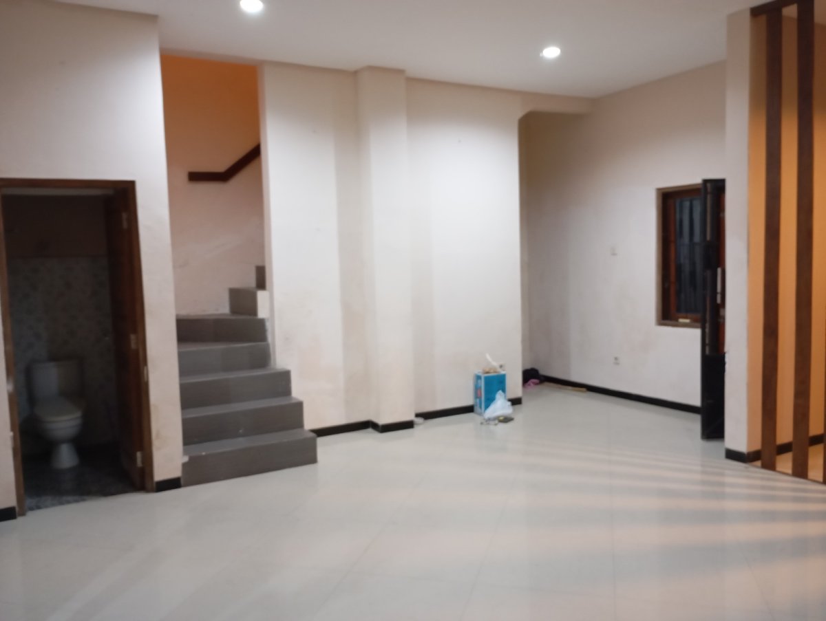 Rumah Bagus 2 Lantai Strategis Siap Pakai Dekat Luwes Gentan Solo - Foto 8