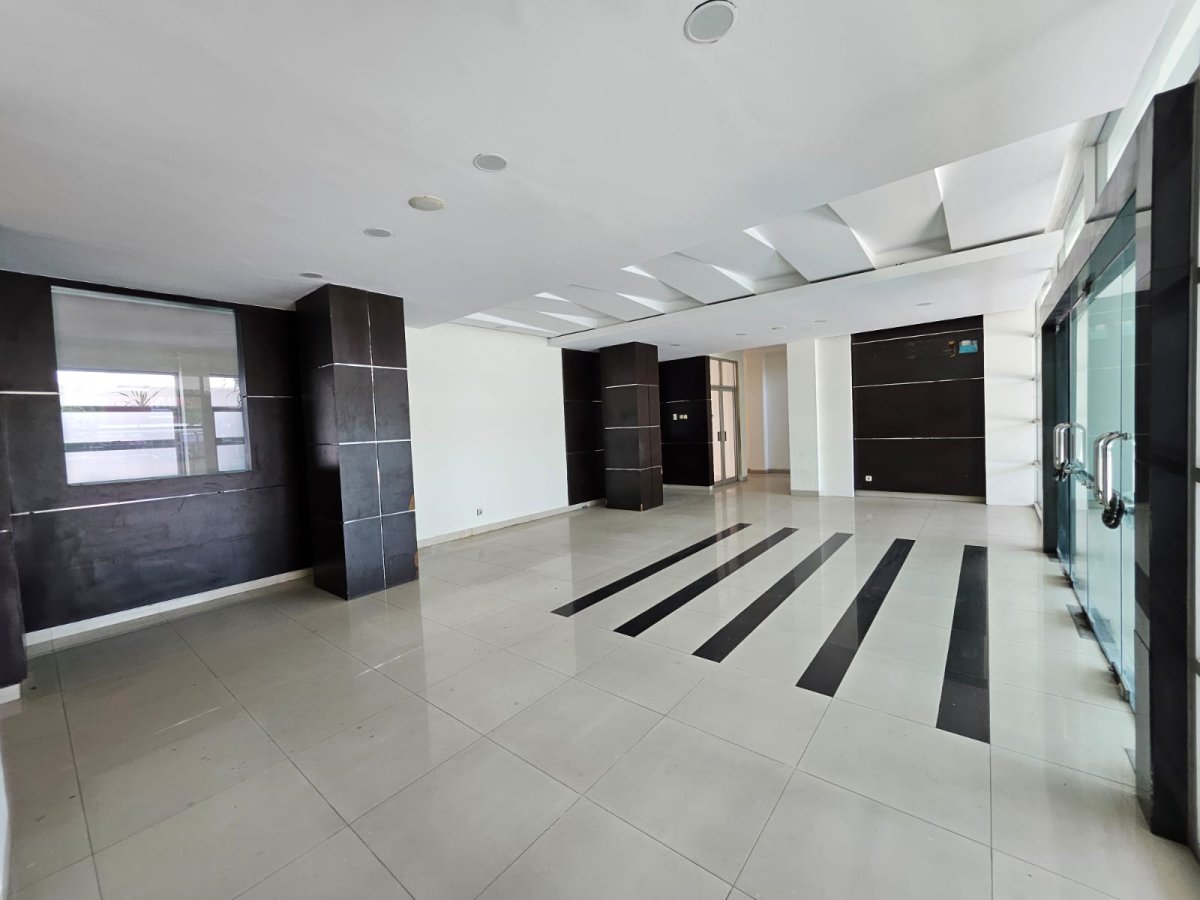 Ruang Usaha dan Ruko 3 Lantai Siap Pakai dengan Inner Courtyard di Jalan Adisucipto Solo - Foto 8