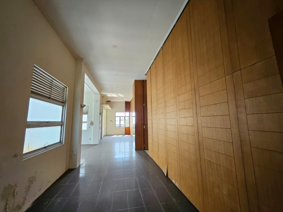 Ruang Usaha dan Ruko 3 Lantai Siap Pakai dengan Inner Courtyard di Jalan Adisucipto Solo - Foto 10