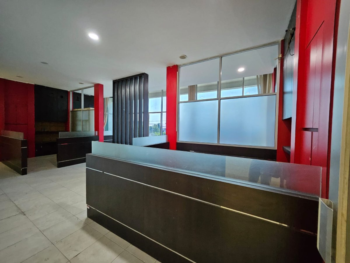 Ruang Usaha dan Ruko 3 Lantai Siap Pakai dengan Inner Courtyard di Jalan Adisucipto Solo - Foto 11
