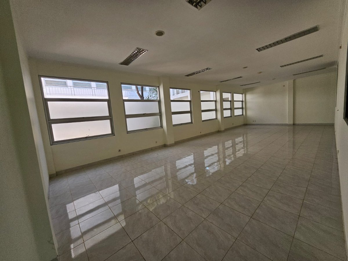 Ruang Usaha dan Ruko 3 Lantai Siap Pakai dengan Inner Courtyard di Jalan Adisucipto Solo - Foto 13