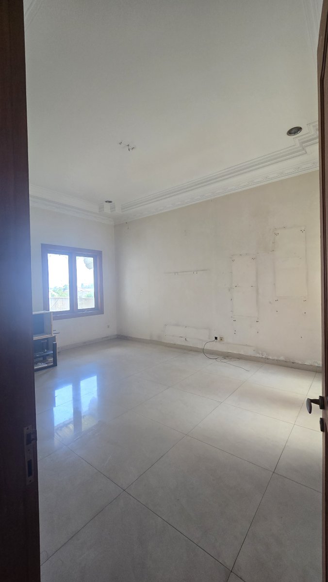Rumah Mewah Dan Ruang Usaha Strategis di Manahan Banjarsari Solo - Foto 14