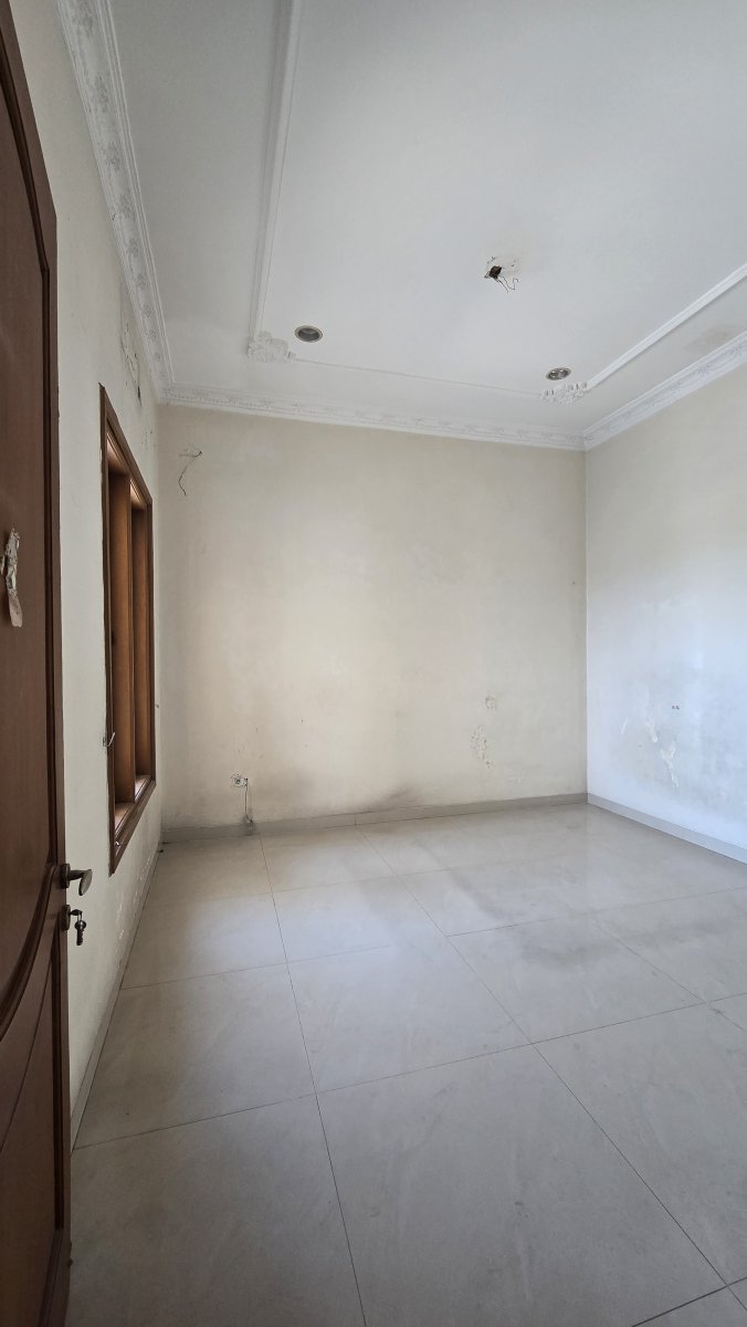 Rumah Mewah Dan Ruang Usaha Strategis di Manahan Banjarsari Solo - Foto 2