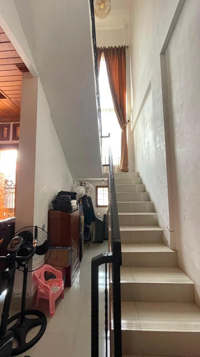 Rumah Mewah 2 Lantai Siap Huni di Manahan Solo - Foto 2