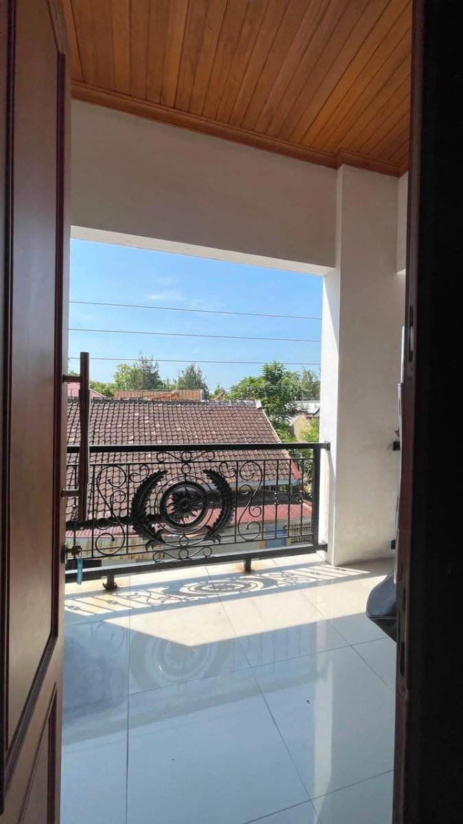 Rumah Mewah 2 Lantai Siap Huni di Manahan Solo - Foto 4