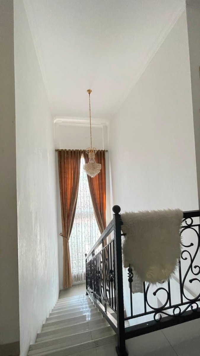Rumah Mewah 2 Lantai Siap Huni di Manahan Solo - Foto 9