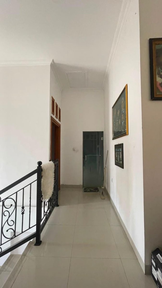 Rumah Mewah 2 Lantai Siap Huni di Manahan Solo - Foto 12