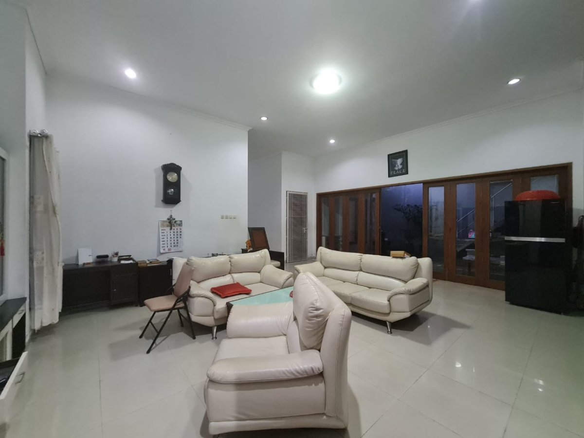 Rumah Mewah Bagus di Perumahan Puri Gading Solo Baru - Foto 3