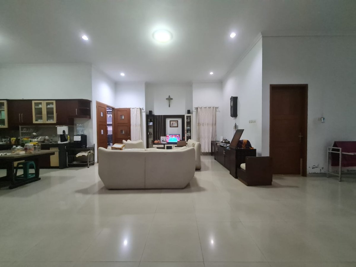 Rumah Mewah Bagus di Perumahan Puri Gading Solo Baru - Foto 6