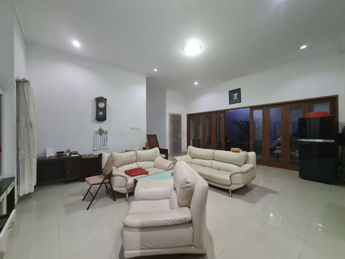 Rumah Mewah Bagus di Perumahan Puri Gading Solo Baru - Foto 7