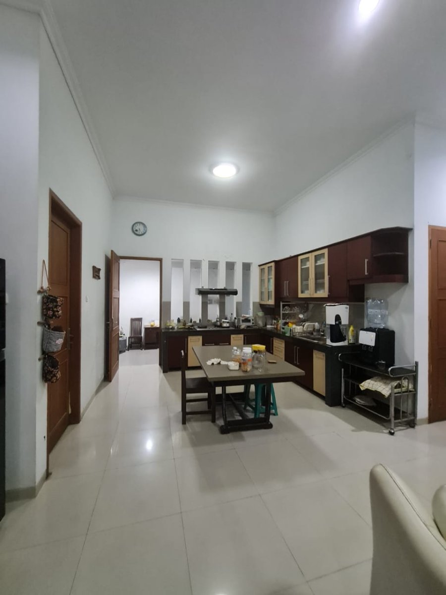 Rumah Mewah Bagus di Perumahan Puri Gading Solo Baru - Foto 9