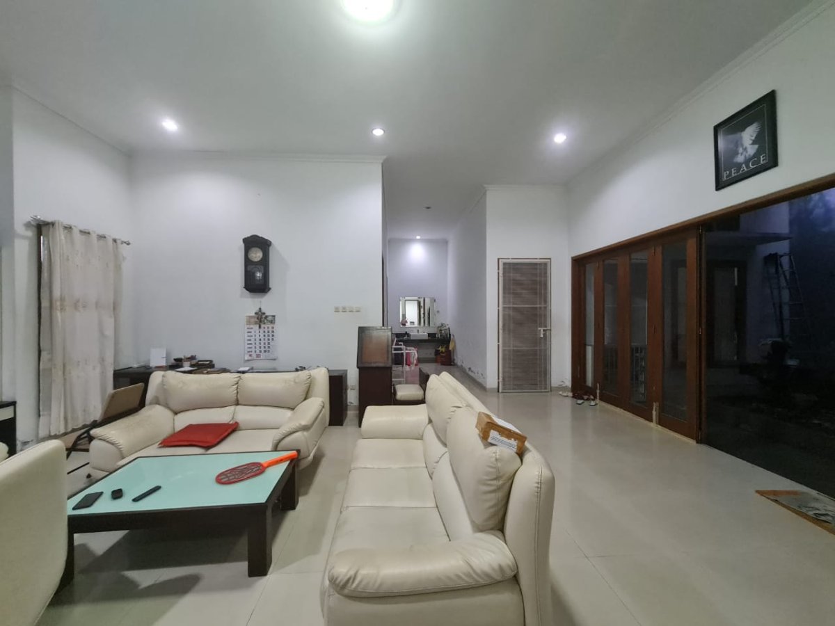 Rumah Mewah Bagus di Perumahan Puri Gading Solo Baru - Foto 11