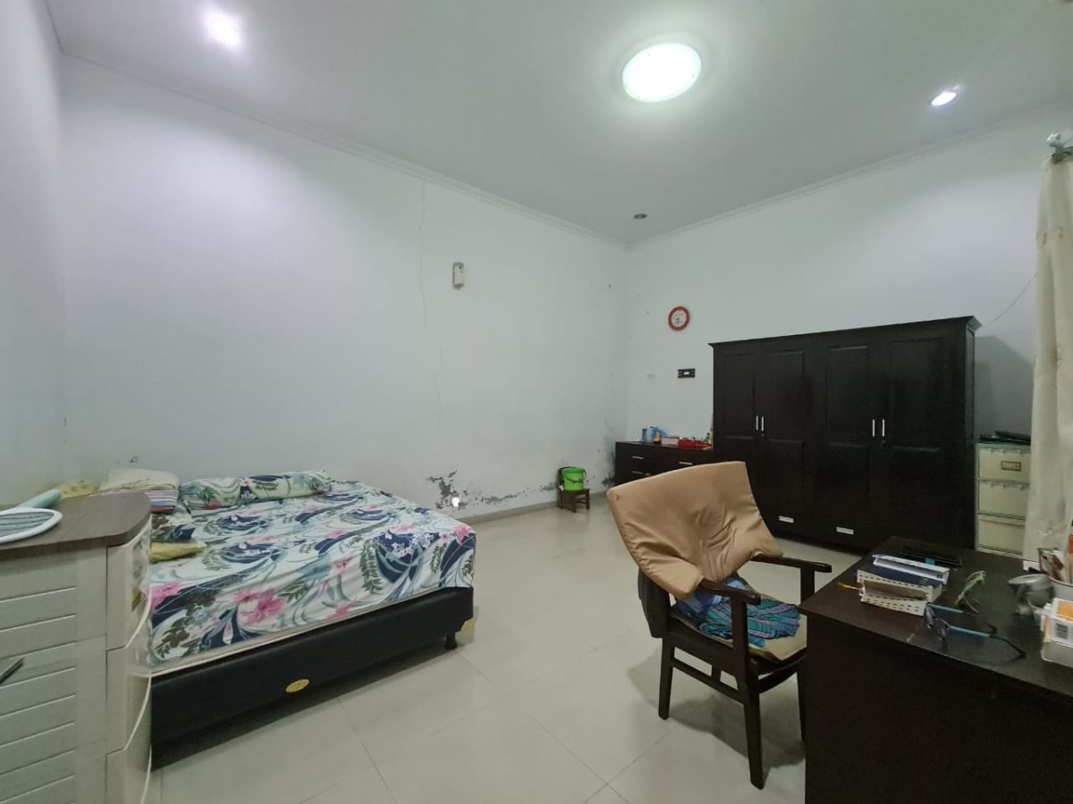 Rumah Mewah Bagus di Perumahan Puri Gading Solo Baru - Foto 12
