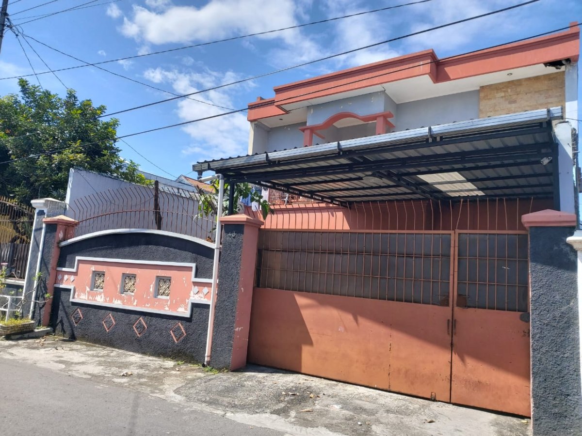 Rumah Dan Ruang Usaha Dekat Jalan Honggowongso Solo
