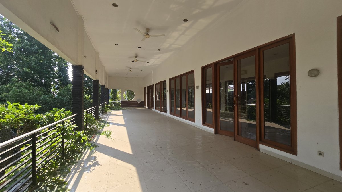 Ruang Usaha Eks Resto di Manahan Solo - Foto 11