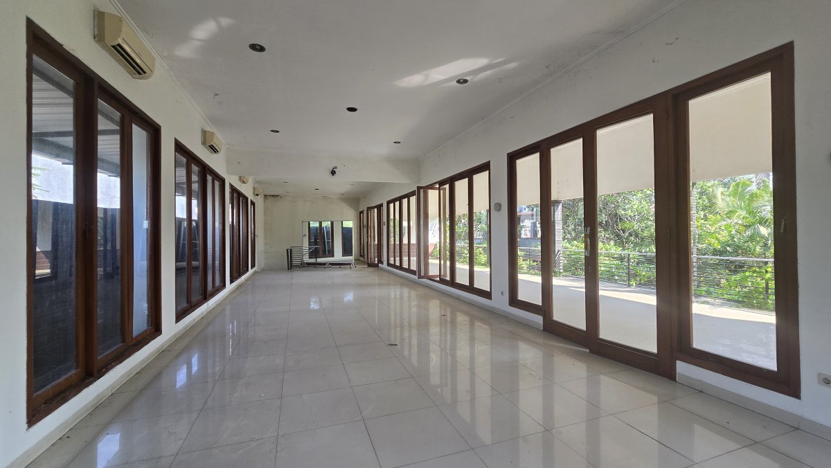 Ruang Usaha Eks Resto di Manahan Solo - Foto 12