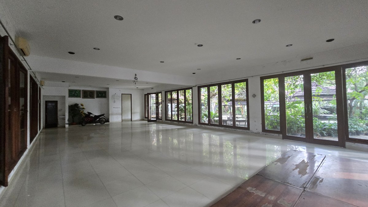 Ruang Usaha Eks Resto di Manahan Solo - Foto 13
