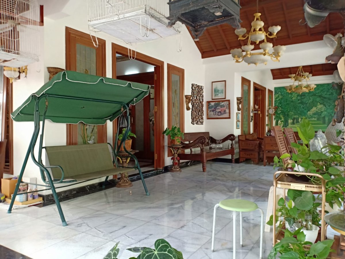 Rumah Mewah Full Furnished di Kerten Laweyan Solo - Foto 5