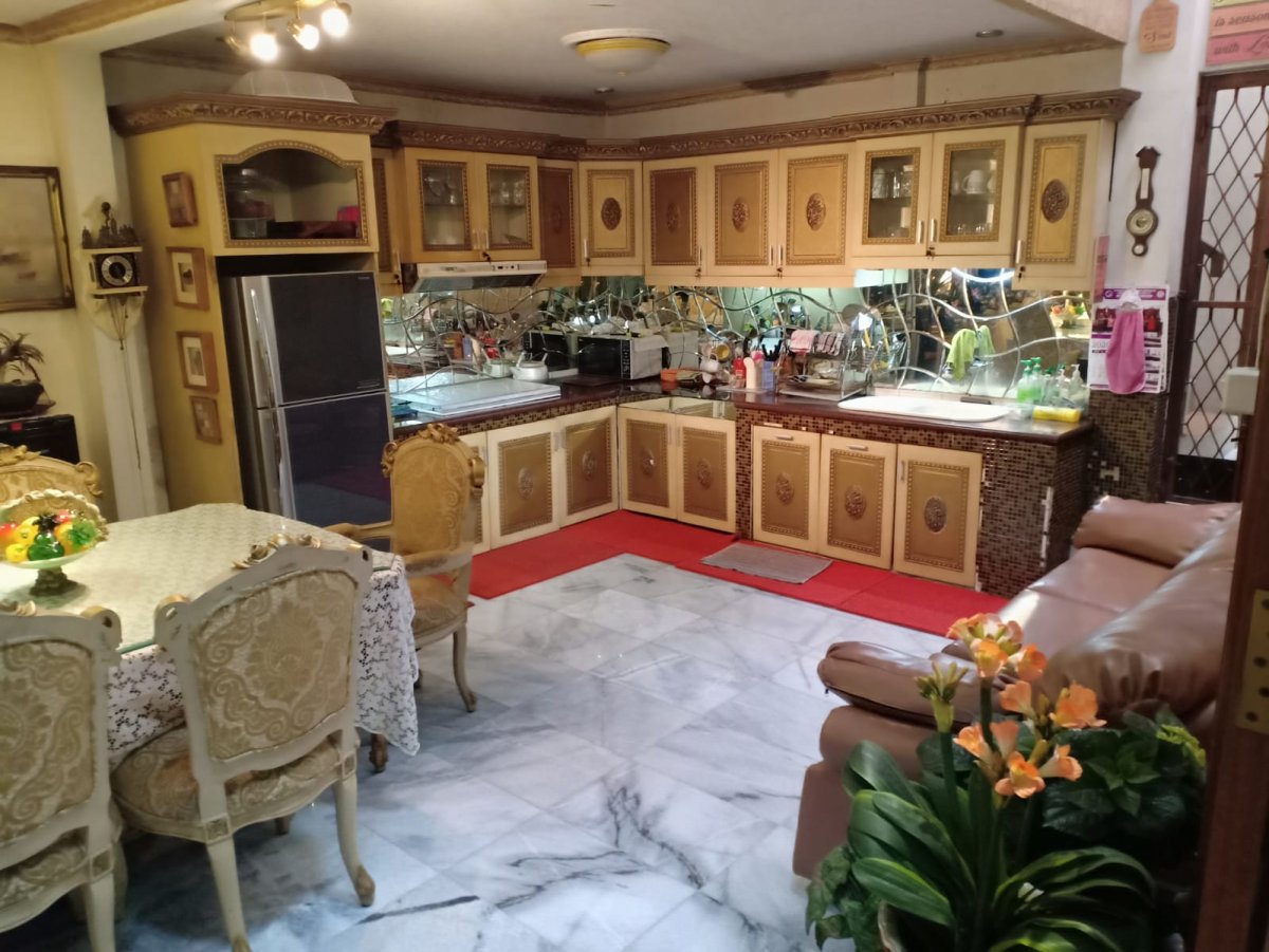 Rumah Mewah Full Furnished di Kerten Laweyan Solo - Foto 6
