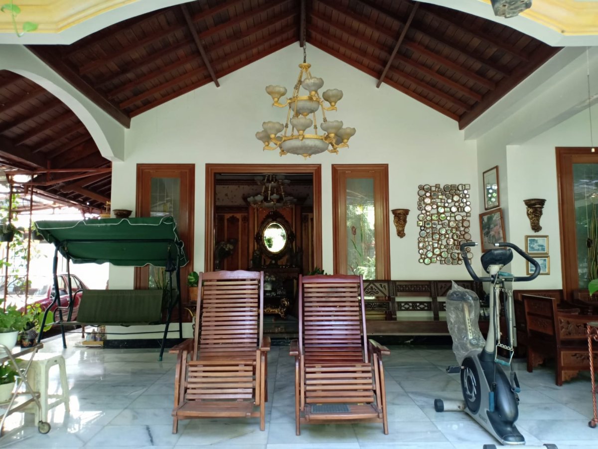 Rumah Mewah Full Furnished di Kerten Laweyan Solo - Foto 7