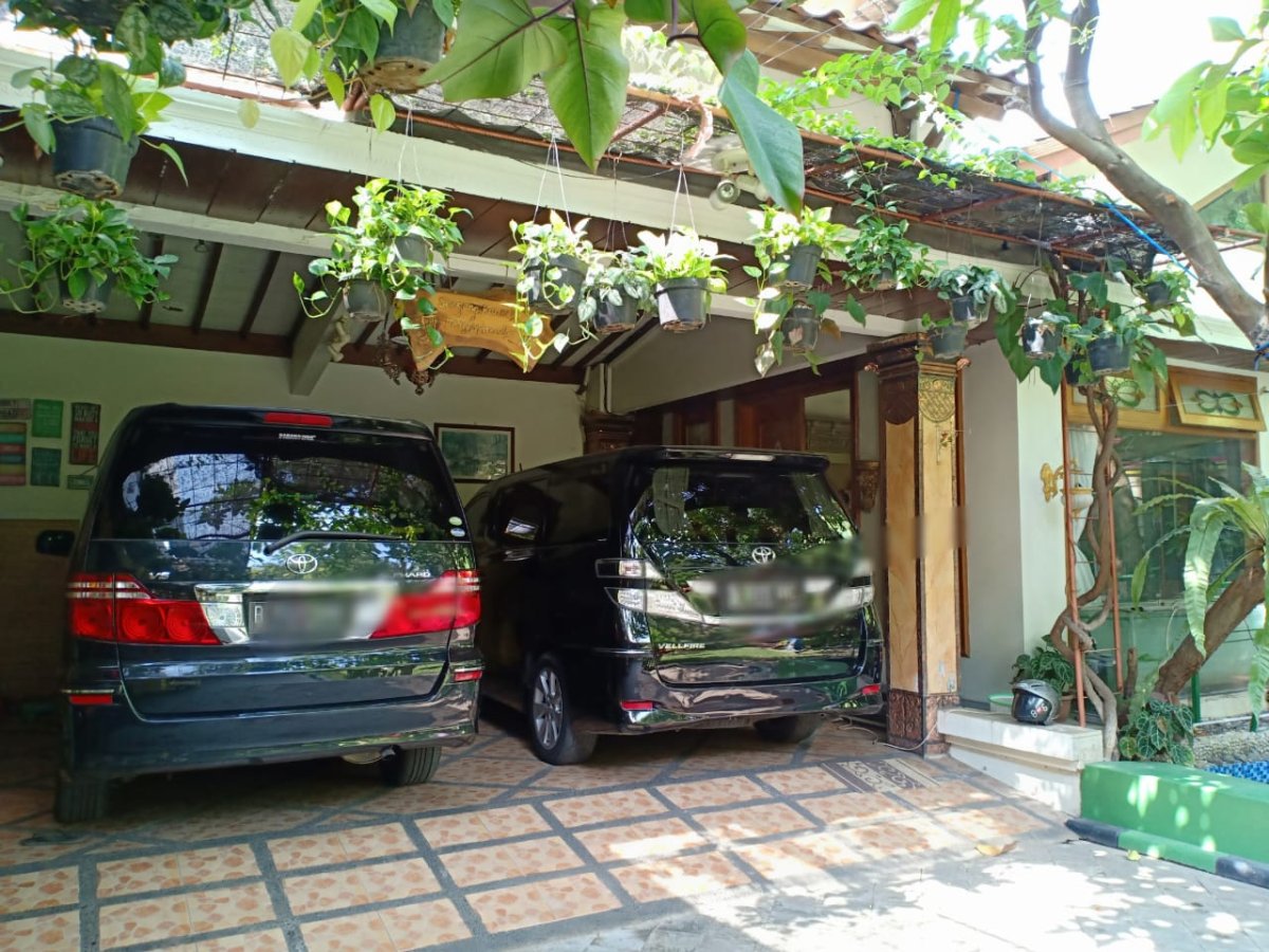 Rumah Mewah Full Furnished di Kerten Laweyan Solo - Foto 10