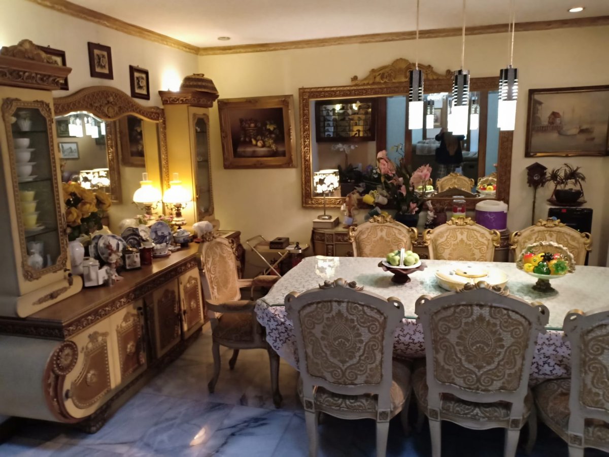 Rumah Mewah Full Furnished di Kerten Laweyan Solo - Foto 12
