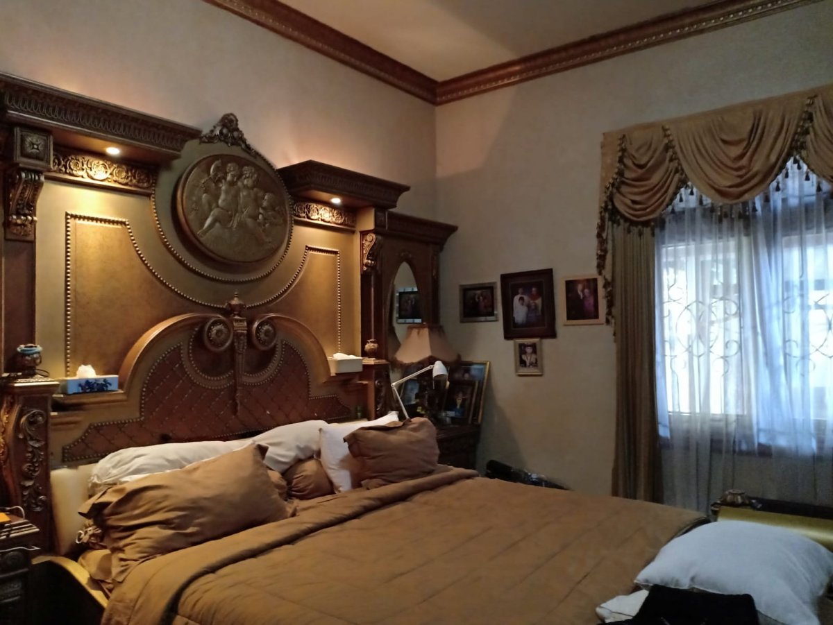 Rumah Mewah Full Furnished di Kerten Laweyan Solo - Foto 15