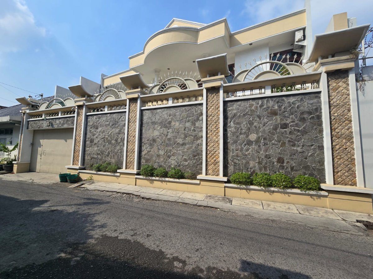 Rumah Mewah Kawasan Elite Dekat Balaikota Solo