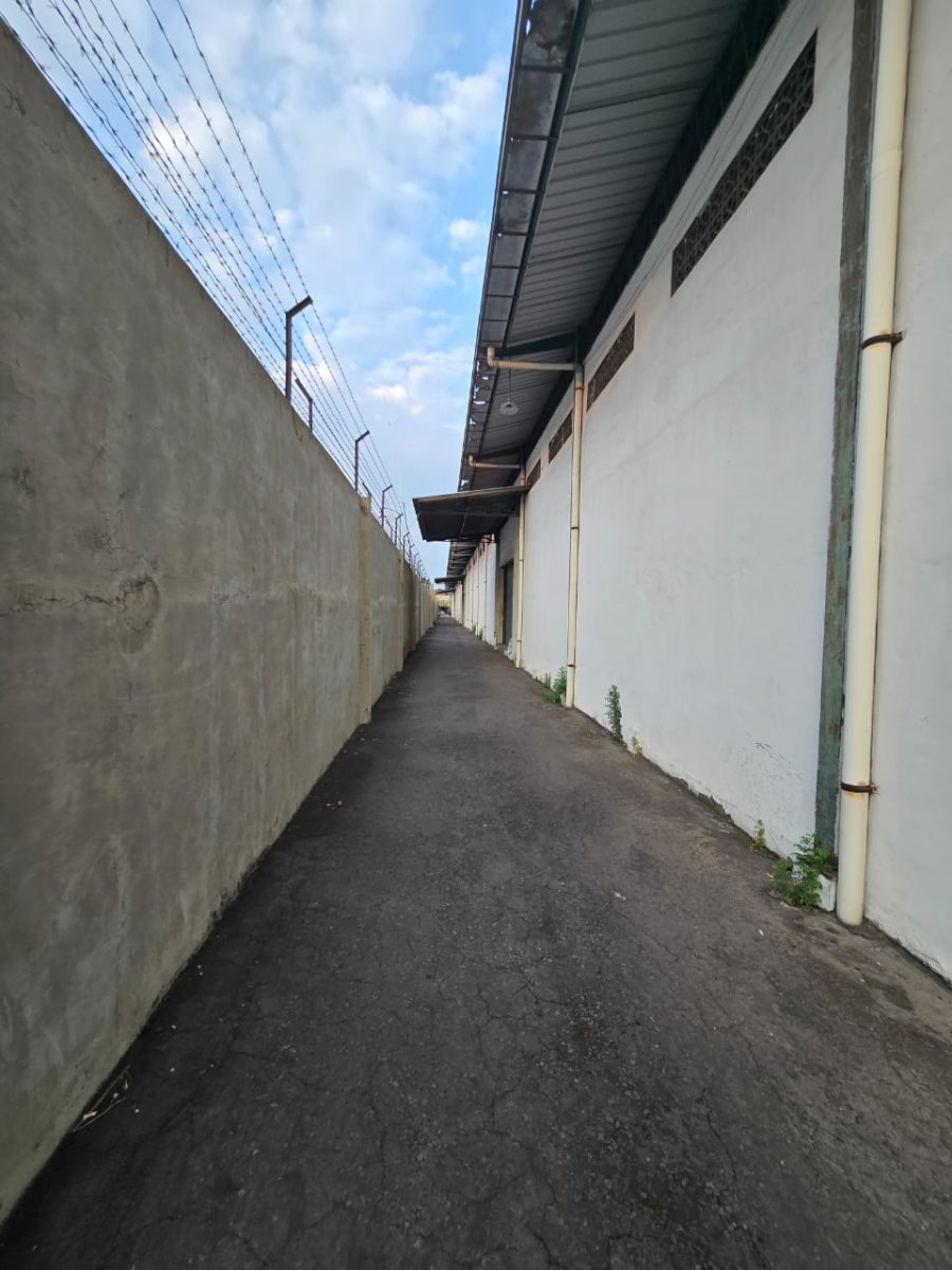 Gudang Strategis Dekat Pintu Tol Karanganyar Solo