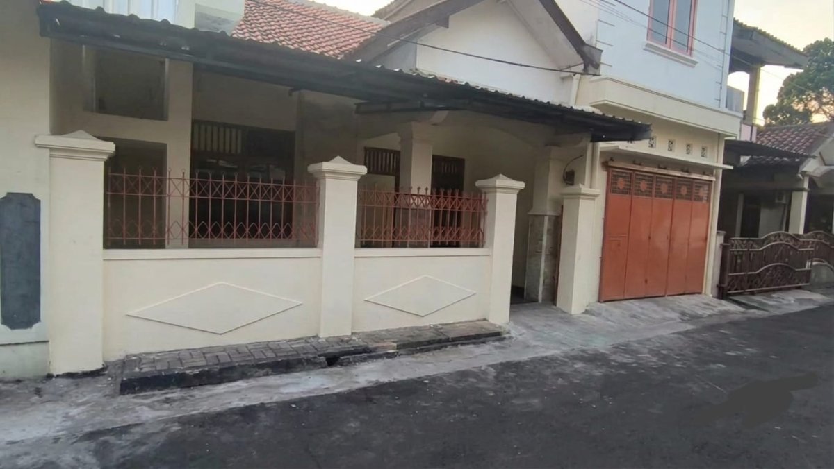 Rumah Siap Huni 1,5 Lantai di Perumahan Gentan Solo