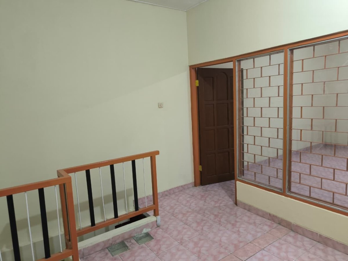 Rumah Siap Huni 1,5 Lantai di Perumahan Gentan Solo - Foto 10