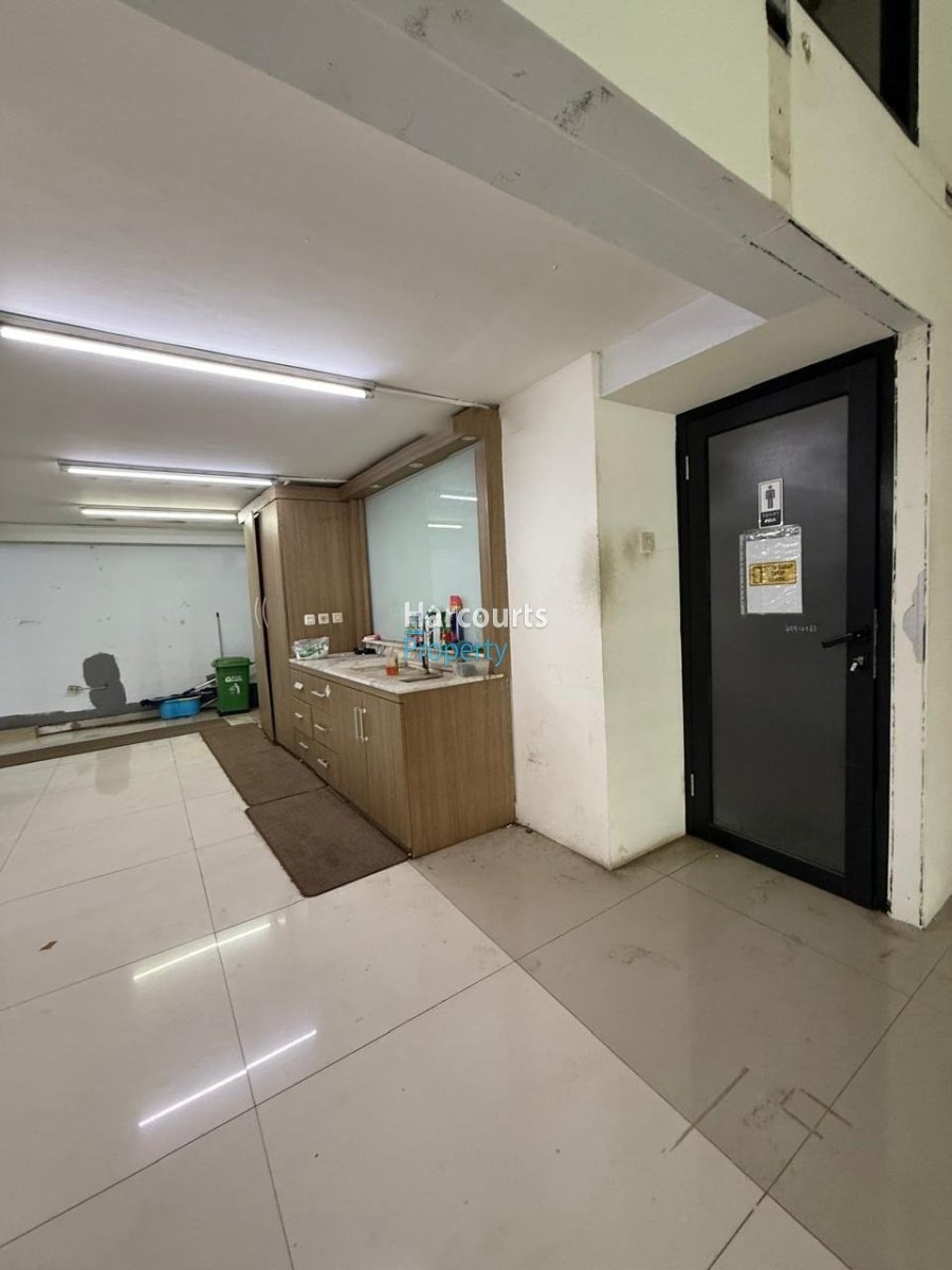 Disewakan Ruko 4 Lantai Ada Rooftop Lokasi Strategis Dekat Area Pondok Indah