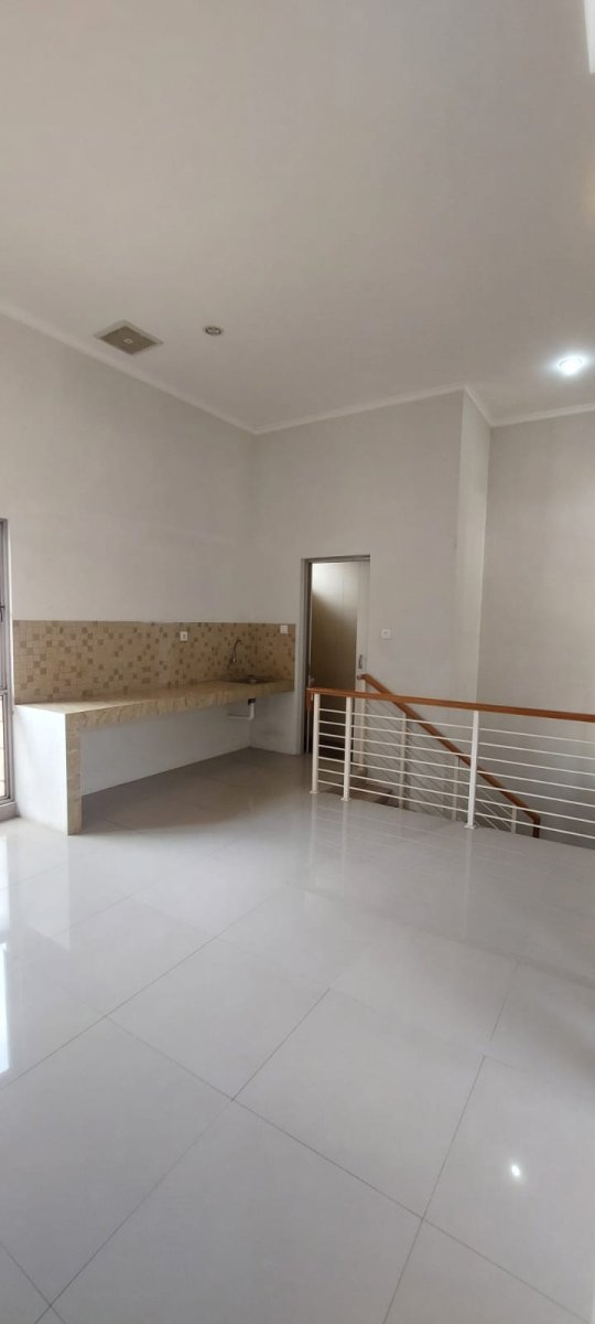 Rumah di Cluster Avebury Royal Tajur Residence