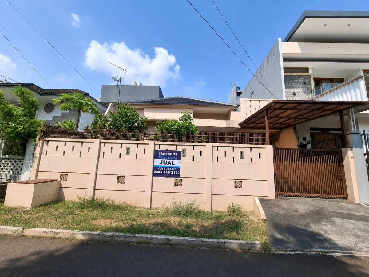 Dijual Rumah Bagus LT 220M2 Full Renov 2012 di Pulomas, Jual Cepat, Best Price
