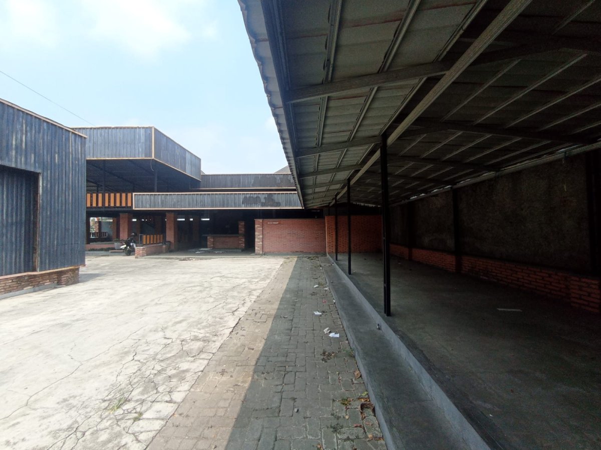 Ruang Usaha Bekas Resto Strategis Siap Pakai Dekat Alun-Alun Karanganyar Kota - Foto 3