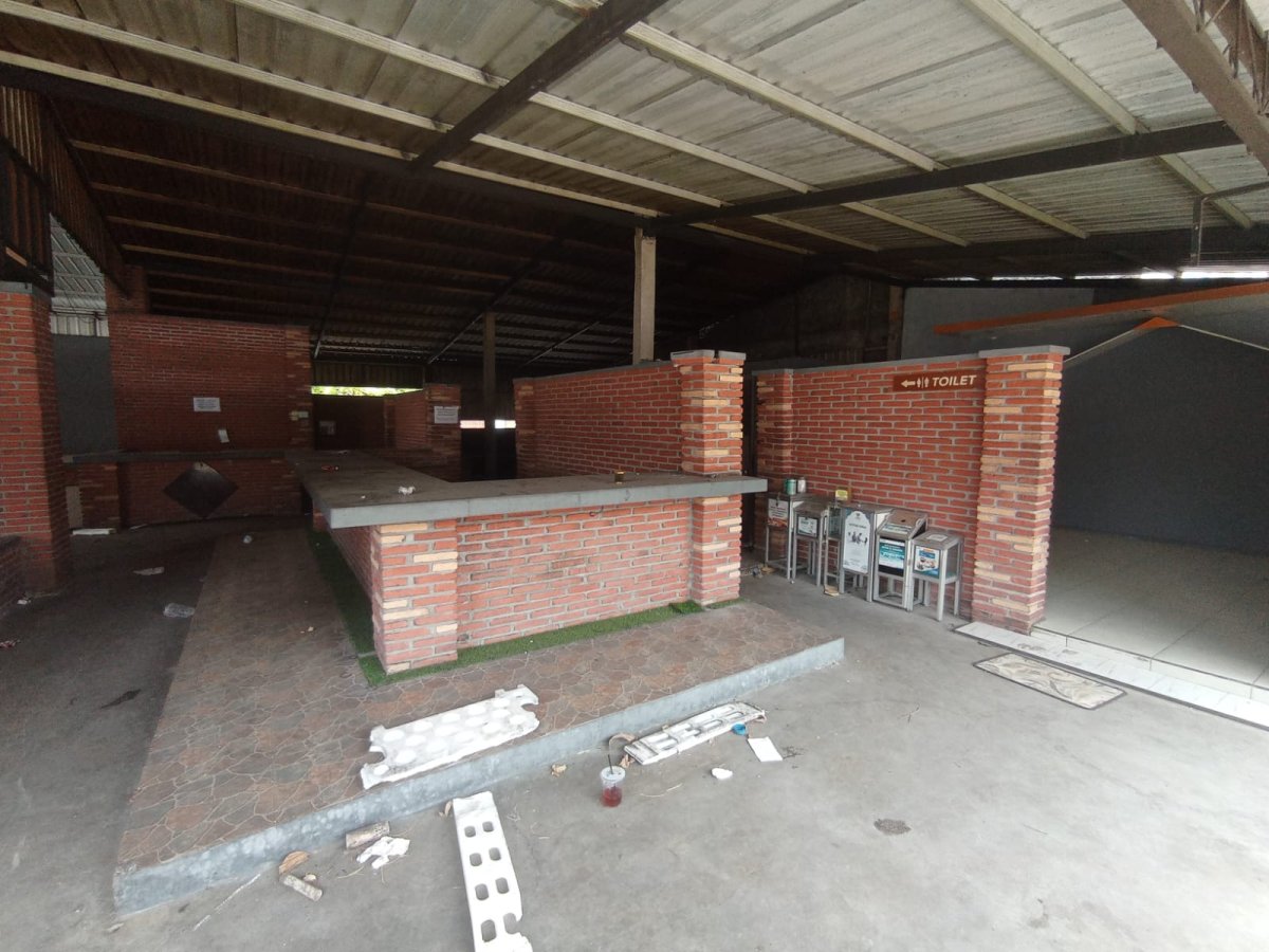 Ruang Usaha Bekas Resto Strategis Siap Pakai Dekat Alun-Alun Karanganyar Kota - Foto 4