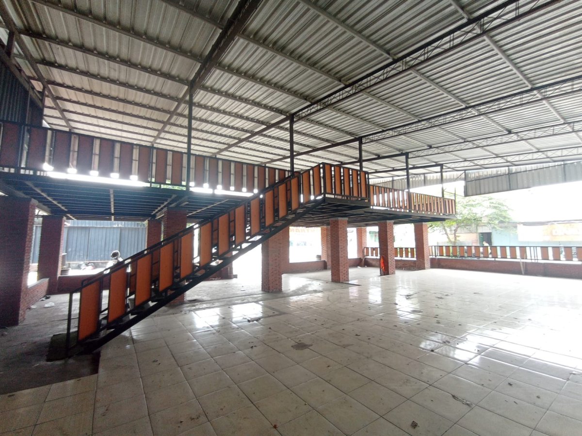 Ruang Usaha Bekas Resto Strategis Siap Pakai Dekat Alun-Alun Karanganyar Kota - Foto 7