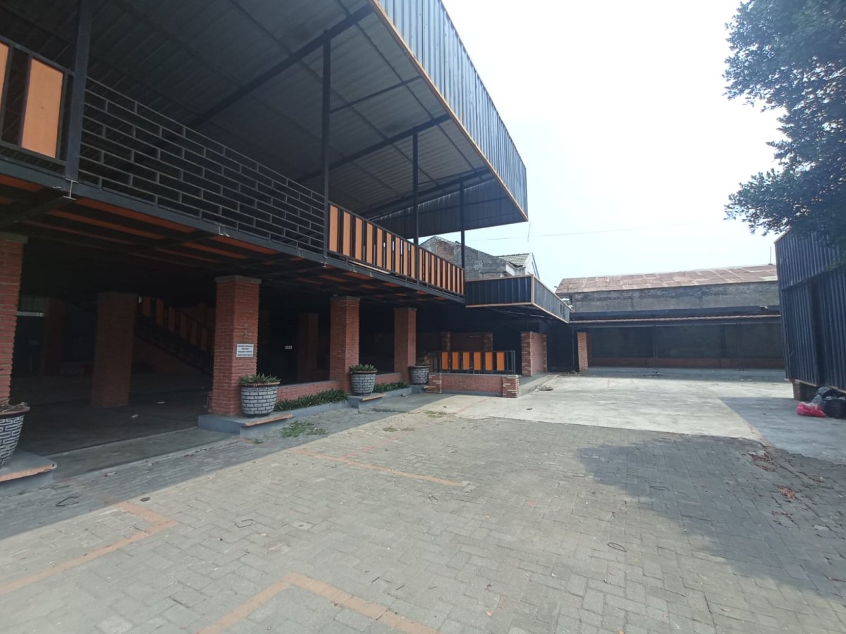 Ruang Usaha Bekas Resto Strategis Siap Pakai Dekat Alun-Alun Karanganyar Kota - Foto 8