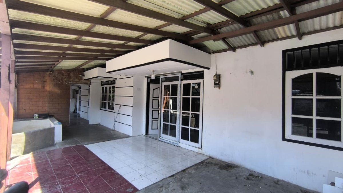 Rumah Nyaman di Telukan Grogol Dekat Solo Baru - Foto 12