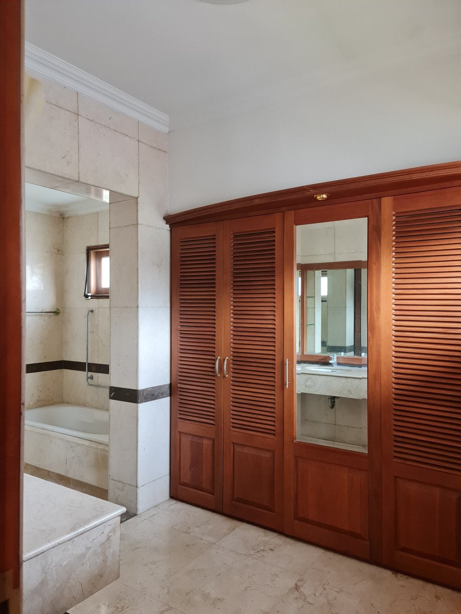 Rumah Mewah Siap Huni Di Perumahan Elite Sektor 1 Solo Baru - Foto 11