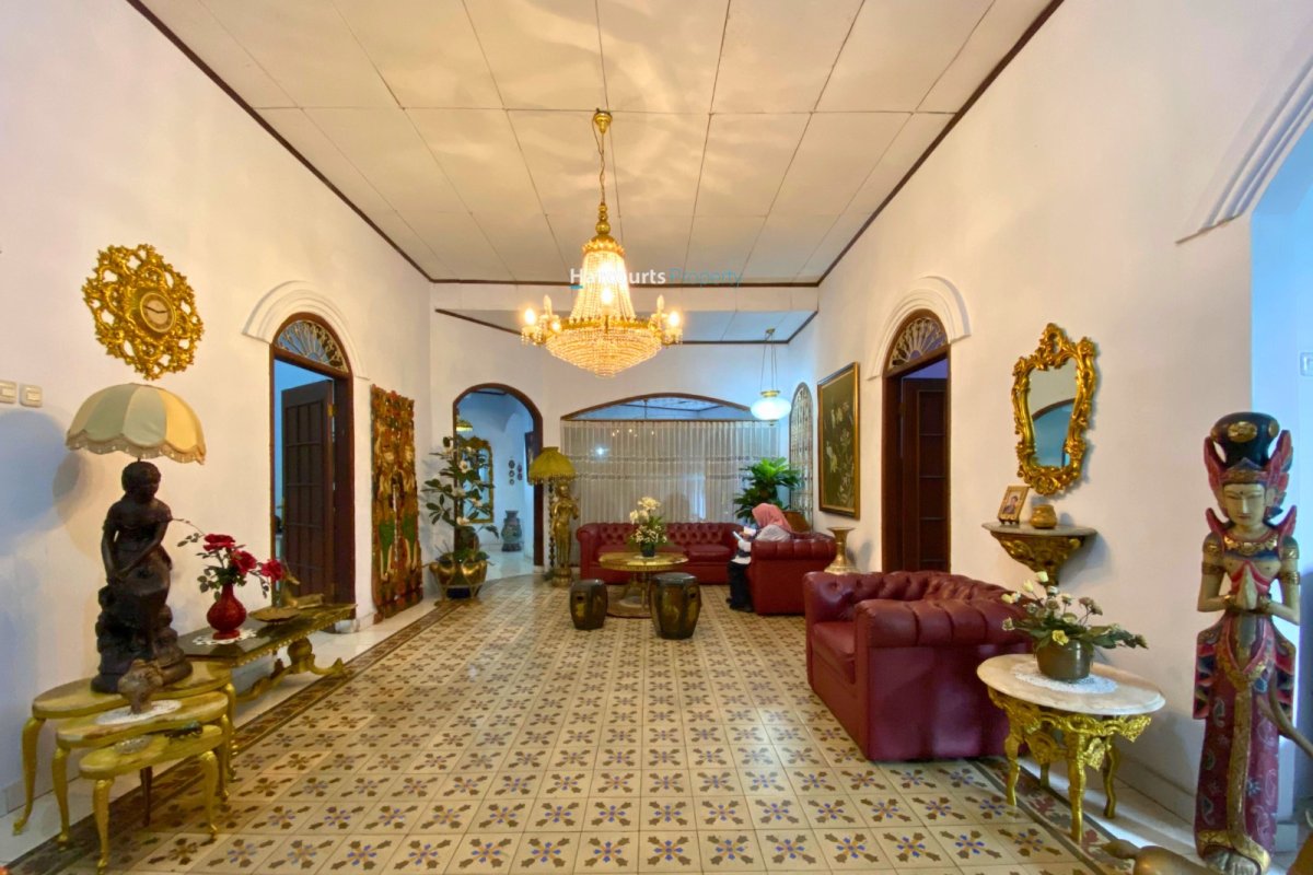Dijual Rumah Klasik Design Kolonial Area Proklamasi - Foto 4