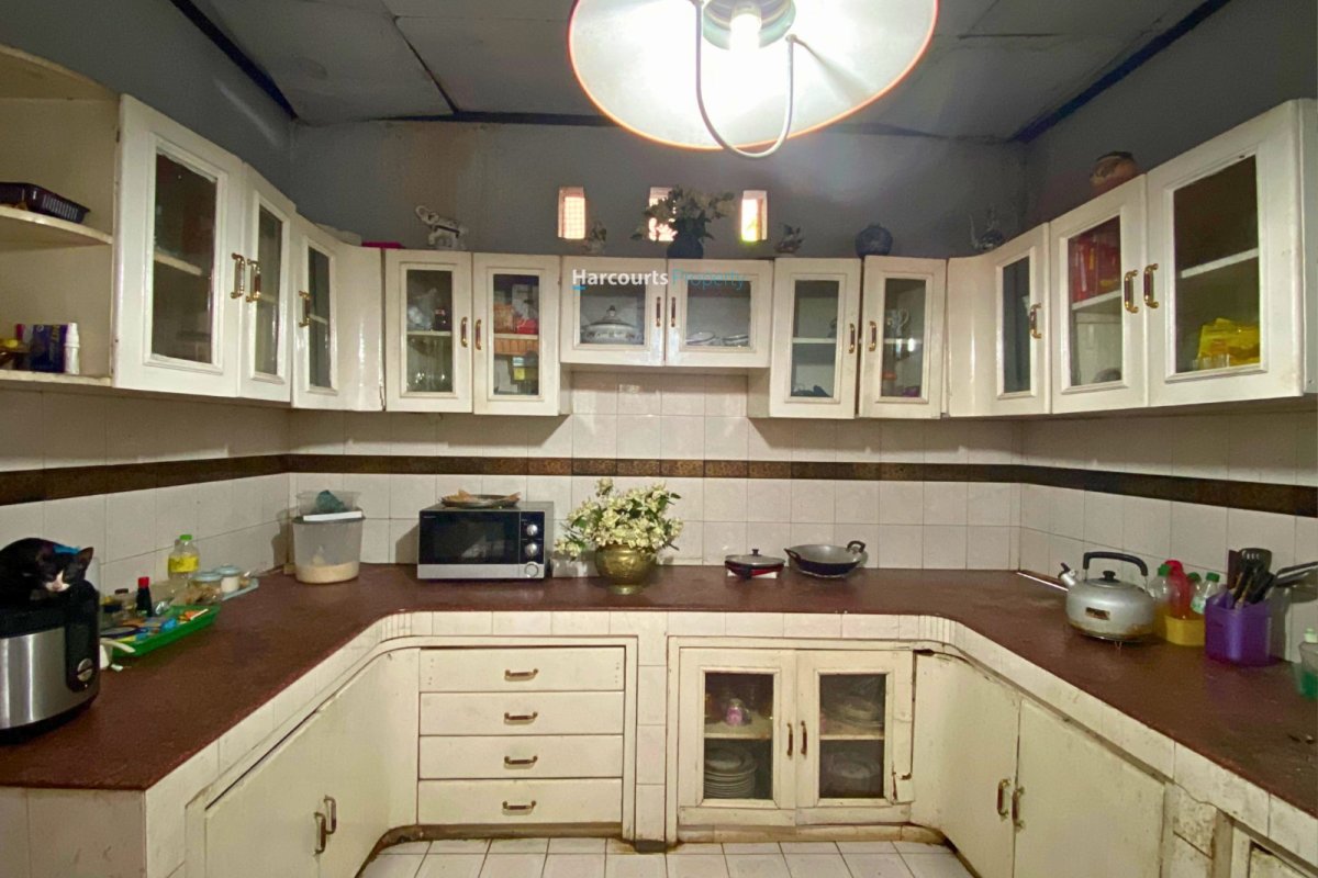 Dijual Rumah Klasik Design Kolonial Area Proklamasi - Foto 5
