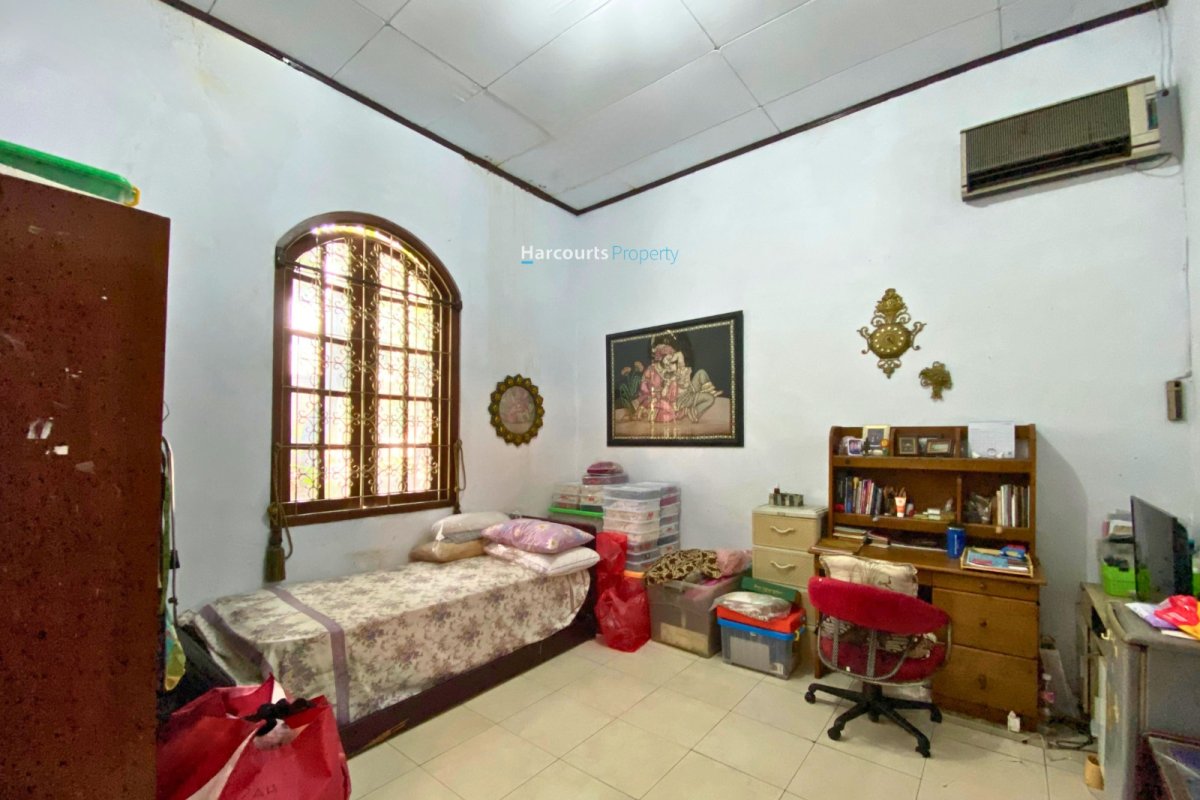 Dijual Rumah Klasik Design Kolonial Area Proklamasi - Foto 6