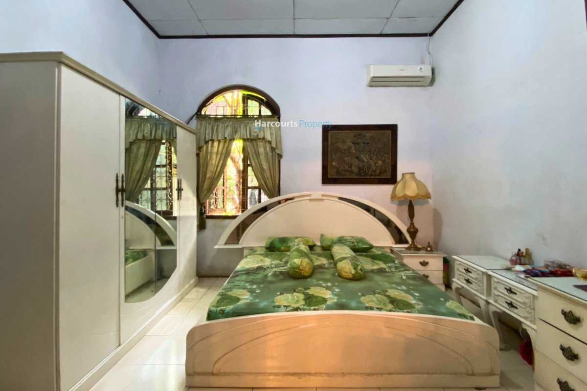 Dijual Rumah Klasik Design Kolonial Area Proklamasi - Foto 8