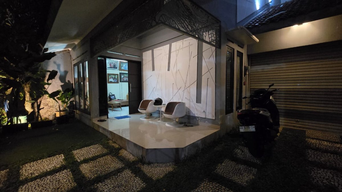 Rumah bagus siap pakai dekat pasar nusukan banjarsari solo - Foto 2