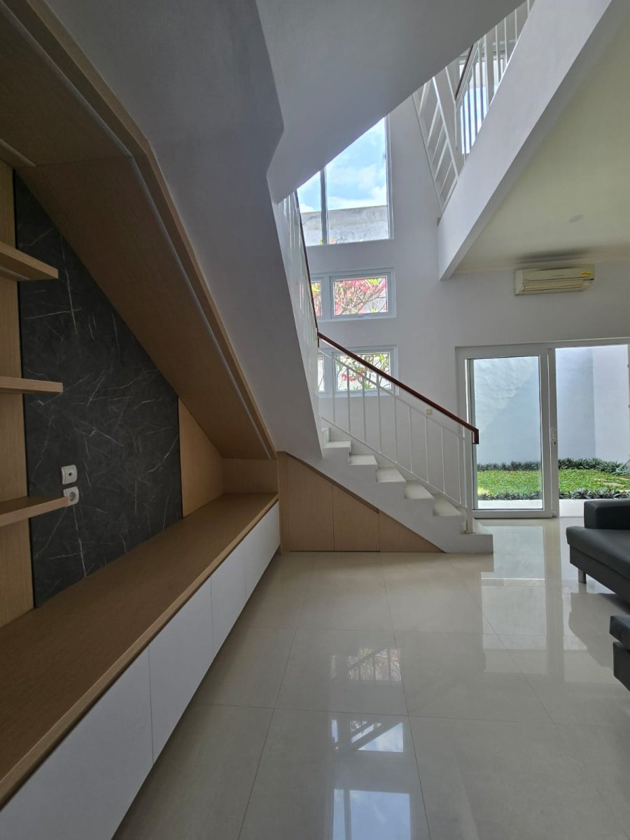 Rumah Mewah Minimalis di Cluster Elite Lorin Residence Jalan Adi Sucipto Colomadu - Foto 12