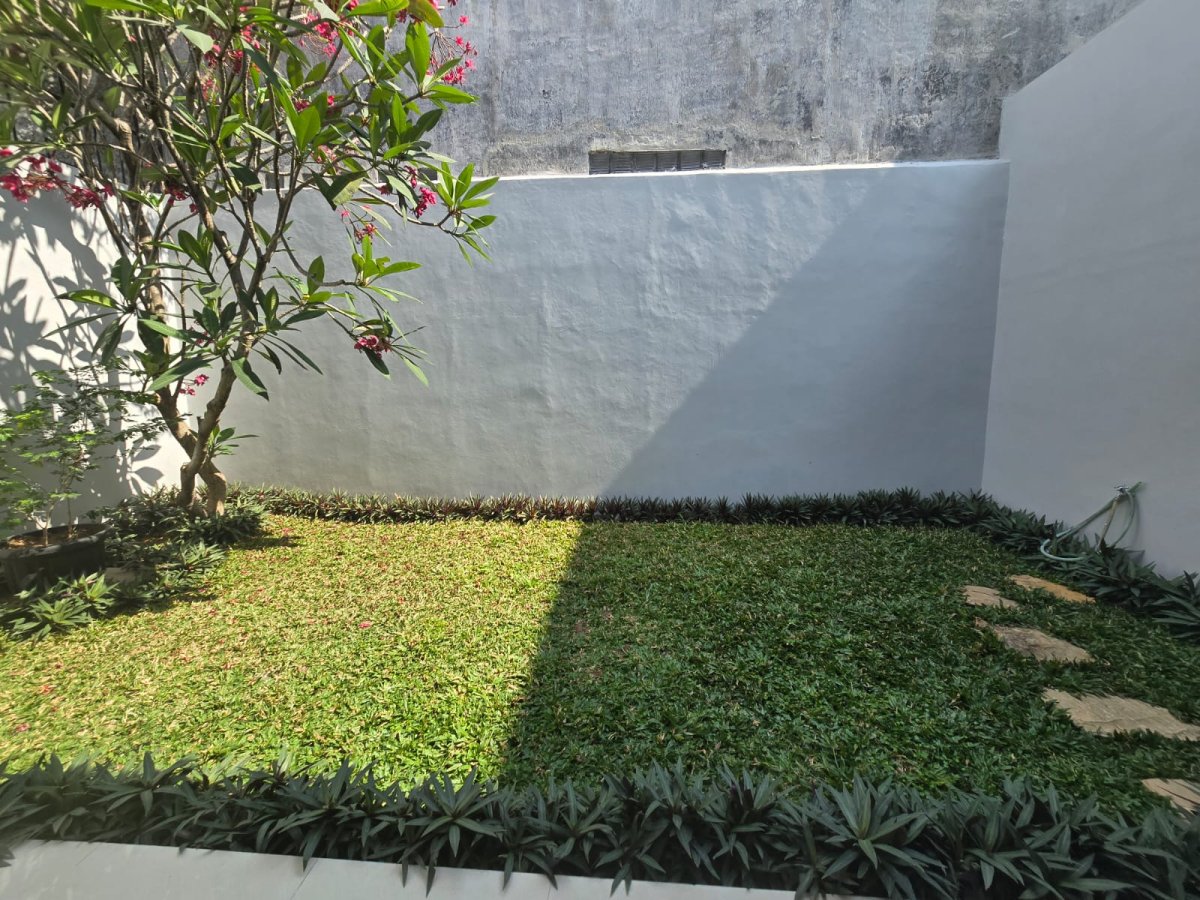 Rumah Mewah Minimalis di Cluster Elite Lorin Residence Jalan Adi Sucipto Colomadu - Foto 15