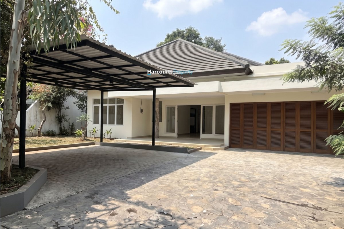 Disewakan Rumah Klasik 1 Lantai Cantik dan Luas Area Kemang