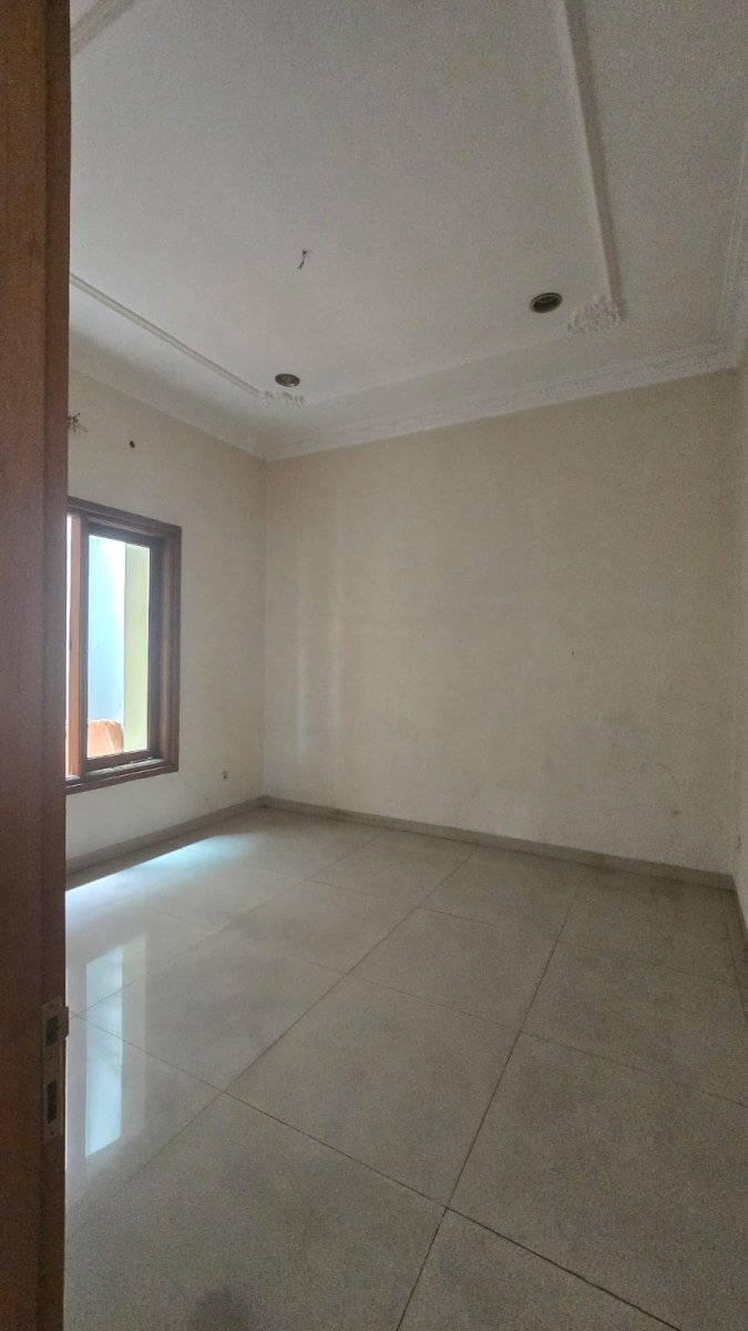 Rumah Mewah dan Ruang Usaha Strategis di Jalan Ahmad Yani - Foto 11